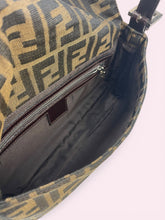 Carica l'immagine nel visualizzatore di Gallery, FENDI BAGUETTE VINTAGE

