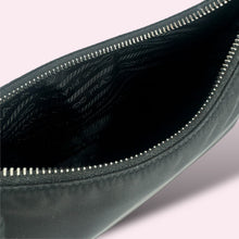 Carica l&#39;immagine nel visualizzatore di Gallery, PRADA RE EDITION 2000
