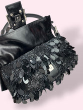 Carica l&#39;immagine nel visualizzatore di Gallery, FENDI BAGUETTE
