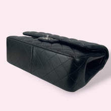 Carica l'immagine nel visualizzatore di Gallery, CHANEL JUMBO BLACK
