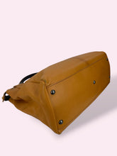 Carica l'immagine nel visualizzatore di Gallery, FENDI PEEKABOO
