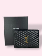 Carica l'immagine nel visualizzatore di Gallery, YSL CLUTCH
