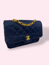 Carica l&#39;immagine nel visualizzatore di Gallery, CHANEL VINTAGE BAG
