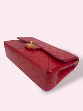 Carica l'immagine nel visualizzatore di Gallery, CHANEL CLASSIC FLAP 25 rossa
