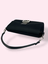 Carica l&#39;immagine nel visualizzatore di Gallery, FENDI BAGUETTE
