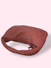 Carica l&#39;immagine nel visualizzatore di Gallery, BOTTEGA VENETA HOBO VINTAGE
