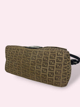 Carica l'immagine nel visualizzatore di Gallery, FENDI MAMA BAGUETTE
