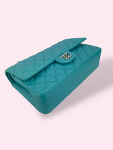 Carica l&#39;immagine nel visualizzatore di Gallery, CHANEL CLASSIC FLAP CELESTE
