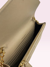 Carica l'immagine nel visualizzatore di Gallery, YSL WOC ON CHAIN ENVELOPE
