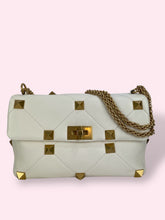 Carica l&#39;immagine nel visualizzatore di Gallery, VALENTINO ROMAN STUD
