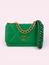 Carica l'immagine nel visualizzatore di Gallery, CHANEL WOC 19
