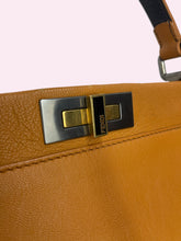 Carica l'immagine nel visualizzatore di Gallery, FENDI PEEKABOO
