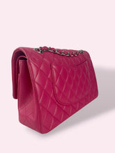 Carica l'immagine nel visualizzatore di Gallery, CHANEL CLASSIC FLAP FUCSIA
