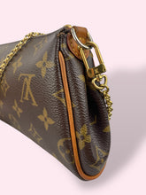 Carica l&#39;immagine nel visualizzatore di Gallery, LOUIS VUITTON EVA POCHETTE
