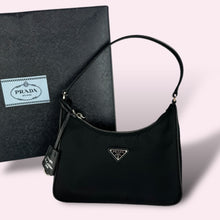 Carica l&#39;immagine nel visualizzatore di Gallery, PRADA RE EDITION 2000
