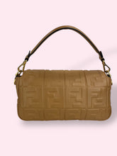Carica l&#39;immagine nel visualizzatore di Gallery, FENDI BAGUETTE

