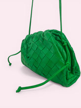 Carica l'immagine nel visualizzatore di Gallery, BOTTEGA VENETA MINI POUCH

