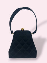 Carica l'immagine nel visualizzatore di Gallery, CHANEL VINTAGE BAG
