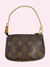 Carica l'immagine nel visualizzatore di Gallery, LOUIS VUITTON POCHETTE ACCESSOIRE
