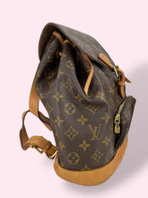 Carica l&#39;immagine nel visualizzatore di Gallery, LOUIS VUITTON ZAINO
