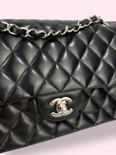 Carica l&#39;immagine nel visualizzatore di Gallery, CHANEL CLASSIC FLAP NERA
