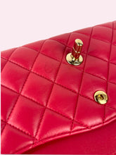 Carica l&#39;immagine nel visualizzatore di Gallery, CHANEL CLASSIC FLAP ROSSO FRAGOLA
