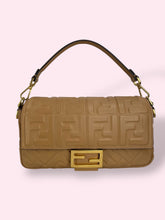 Carica l&#39;immagine nel visualizzatore di Gallery, FENDI BAGUETTE
