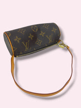 Carica l'immagine nel visualizzatore di Gallery, LOUIS VUITTON MINI PAPILLON
