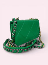 Carica l'immagine nel visualizzatore di Gallery, CHANEL WOC 19
