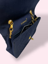 Carica l&#39;immagine nel visualizzatore di Gallery, CHANEL VINTAGE BAG
