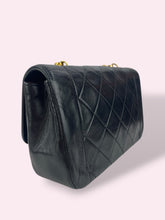 Carica l'immagine nel visualizzatore di Gallery, CHANEL RECTANGULAR vintage
