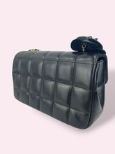 Carica l'immagine nel visualizzatore di Gallery, CHANEL RECTANGULAR camelia

