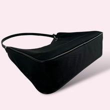 Carica l&#39;immagine nel visualizzatore di Gallery, PRADA RE EDITION 2000
