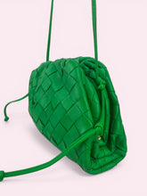 Carica l'immagine nel visualizzatore di Gallery, BOTTEGA VENETA MINI POUCH
