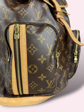 Carica l&#39;immagine nel visualizzatore di Gallery, LOUIS VUITTON ZAINO
