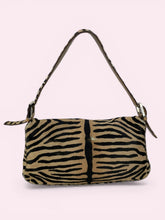 Carica l'immagine nel visualizzatore di Gallery, FENDI BAGUETTE IN CAVALLINO
