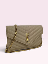 Carica l'immagine nel visualizzatore di Gallery, YSL WOC ON CHAIN ENVELOPE

