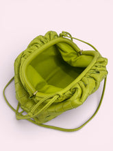 Carica l'immagine nel visualizzatore di Gallery, BOTTEGA VENETA MINI POUCH
