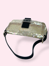 Carica l&#39;immagine nel visualizzatore di Gallery, FENDI BAGUETTE
