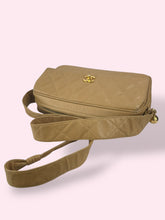 Carica l&#39;immagine nel visualizzatore di Gallery, CHANEL CAMERA BAG VINTAGE
