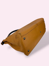 Carica l'immagine nel visualizzatore di Gallery, FENDI PEEKABOO
