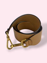 Carica l&#39;immagine nel visualizzatore di Gallery, FENDI BAGUETTE
