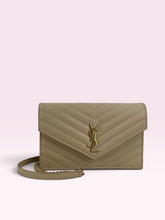 Carica l'immagine nel visualizzatore di Gallery, YSL WOC ON CHAIN ENVELOPE
