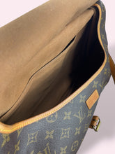 Carica l'immagine nel visualizzatore di Gallery, LOUIS VUITTON SAUMUR
