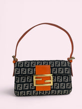 Carica l'immagine nel visualizzatore di Gallery, FENDI MINI BAGUETTE
