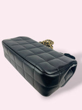 Carica l'immagine nel visualizzatore di Gallery, CHANEL RECTANGULAR camelia
