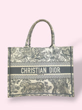 Carica l&#39;immagine nel visualizzatore di Gallery, DIOR TOTE
