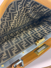 Carica l'immagine nel visualizzatore di Gallery, FENDI PEEKABOO
