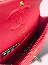 Carica l&#39;immagine nel visualizzatore di Gallery, CHANEL CLASSIC FLAP ROSSO FRAGOLA
