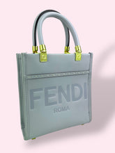Carica l&#39;immagine nel visualizzatore di Gallery, FENDI MINI SUNSHINE
